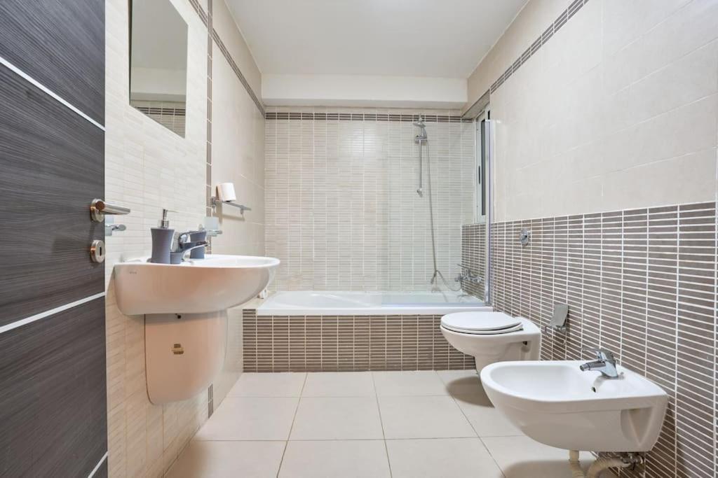 Urban Front - Walking Distance From Paceville And St George Bay Beach Is-Swieqi エクステリア 写真