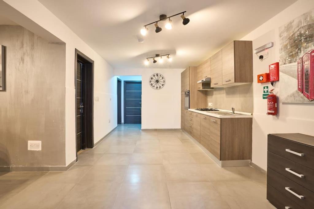 Urban Front - Walking Distance From Paceville And St George Bay Beach Is-Swieqi エクステリア 写真