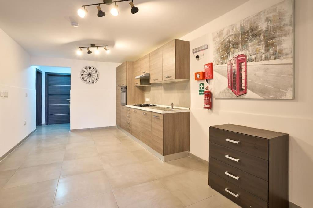 Urban Front - Walking Distance From Paceville And St George Bay Beach Is-Swieqi エクステリア 写真